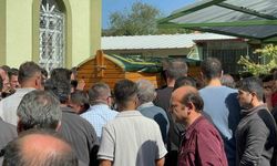 Traktörün altında kalarak can veren adam defnedildi