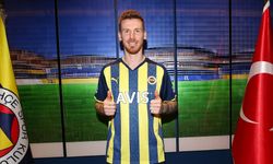 Tecrübeli defans oyuncusu Fenerbahçe'de kalıyor!