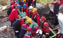 Deprem tatbikatı gerçeğini aratmadı