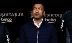 Bronckhorst, önceki maçtan iki ismi değiştirdi