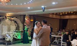 Kendi düğünü için süslediği tırı, gelin arabası yaptı