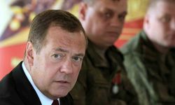 Medvedev, Gürcistan Cumhurbaşkanı Zurabişvili’nin tutuklanmasını istedi