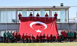 Sivasspor, 29 Ekim'i dev Türk bayrağıyla kutladı