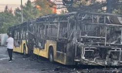 İstanbul'da İETT otobüsü alev alev yandı