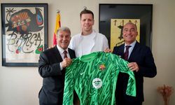 Barcelona, Szczesny'i kadrosuna kattı