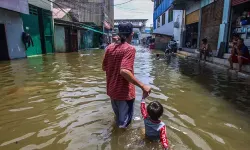 Sel ve toprak kayması: 16 kişi hayatını kaybetti