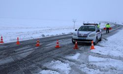 Jandarmadan yollarda kar ve güvenlik kontrolü