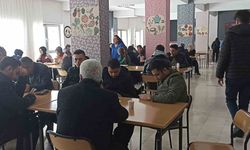 Karda mahsur kalan 450 kişi ilçede ağırlandı