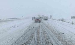 Kayseri-Malatya karayolu kar nedeniyle kapandı