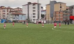 Sahanın sevimli ziyaretçisi futbolcuların antrenmanına ortak oldu