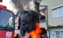Yangında evde uyuyan baba ve 3 yaşındaki oğlu dumandan etkilendi