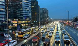 İstanbul'da trafik yoğunluğu yağmurla nedeniyle zirvede!