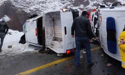 Ambulans ve pikap çarpıştı: 5 yaralıdan 1'inin durumu ağır