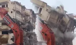 Yıkım sırasında 6 katlı bina çöktü