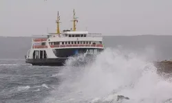 Gökçeada ve Bozcaada feribot seferlerine fırtına engeli