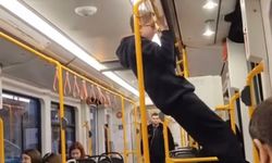 Metroda barfiks çekti, gündem oldu