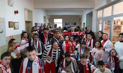 1965 Samsunspor Derneği’nden özel öğrencilere anlamlı hediye