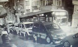 İETT otobüsü çukura düştü!