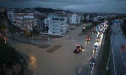 Şiddetli yağmur hayatı olumsuz etkiledi