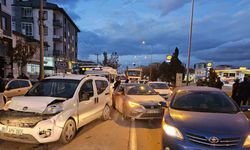 Zincirleme trafik kazası: 7 yaralı