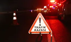 Polis aracı ve otomobilin çarpıştığı kazada 3 polis yaralandı