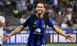 Hakan Çalhanoğlu, Inter'de kasım ayının futbolcusu seçildi