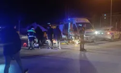 Ehliyetsiz ve alkollü 17 yaşındaki sürücü, polis aracına çarptı!