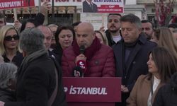 Özgür Karabat Esenyurt’taki Demokrasi Nöbeti’nde konuştu