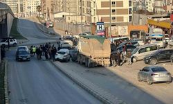 Hatay’da hafriyat kamyonu 5 aracı biçti