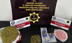 Tır şoförü, aracı polisin üzerine sürdü