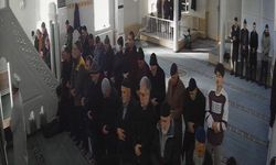 Namaz esnasında camiye torpil atıldı