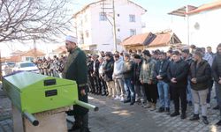 Oğlu tarafından canına kıyılan anne toprağa verildi