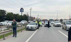 Arıza yaptığını düşünüp aracı durdurdu, kazaya sebep oldu: 3 yaralı