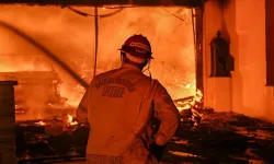 Los Angeles’ta yangınlar sürerken itfaiye bütçesinde kesinti tartışması