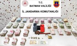 Türbenin yardım kutusunda bulunan paralar çalındı