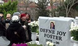 Rol arkadaşları Defne Joy Foster'ı unutmadı