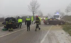 Kocaeli'de iki otomobilin çarpıştığı kazada 7 kişi yaralandı