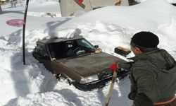 Kar kalınlığı 40 santimetreye ulaştı! Araçlar yolda kaldı