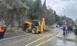 İstanbul’da istinat duvarı çöktü! Cadde trafiğe kapatıldı