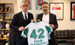 Hacıosmanoğlu'na Konyaspor forması hediye edildi