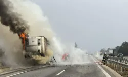 Seyir halindeki tır alevlere teslim oldu