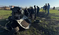 Diyarbakır’da takla atan otomobil hurdaya döndü: 2 yaralı