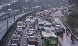 İstanbul'da kar yağışı nedeniyle trafik yoğunluğu