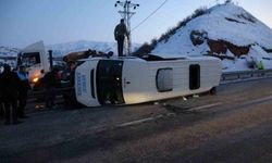 Kontrolden çıkan minibüs devrildi