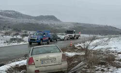 Afyonkarahisar’da şarampole giren otomobilde 4 kişi yaralandı