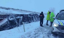 Yolda mahsur kalan 911 kişi kurtarıldı