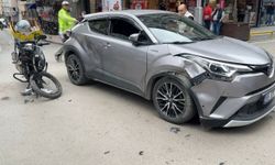 Otopark görevlisinin kullandığı araç motokuryeyle çarpıştı