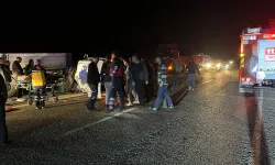 Feci kaza: TIR’a çarpan otomobilde 1 ölü, 1 yaralı