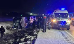 Aksaray'da yolcu otobüsü devrildi: 20 yaralı