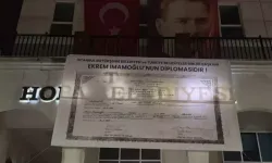 Hopa Belediyesi, İmamoğlu'nun iptal edilen diplomasını belediye binasına astı